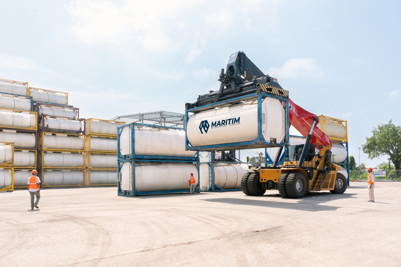 Logistics coordination and liquid cargo shipment handling
